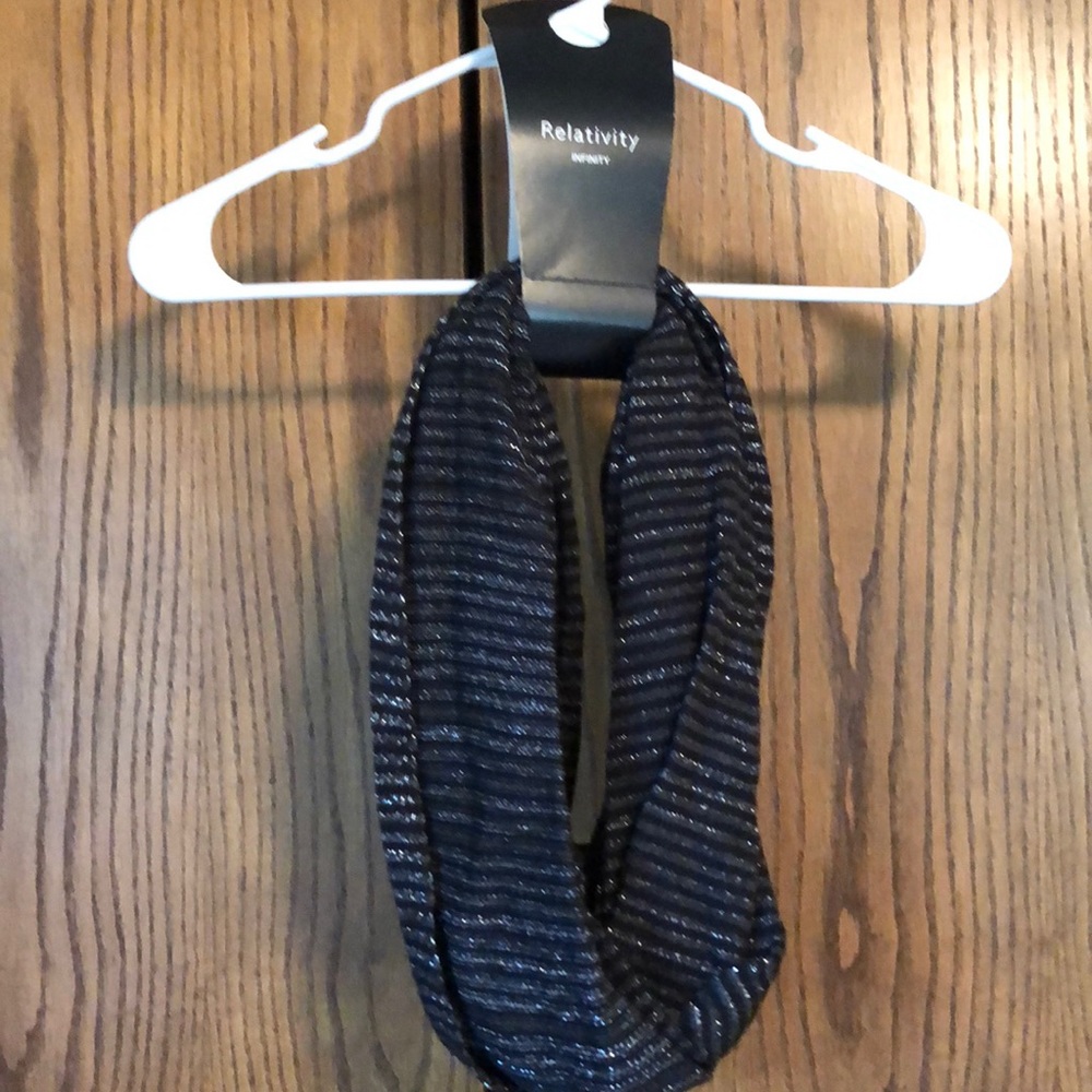 BRAND NEW* Black and silver glitter circle scarf!